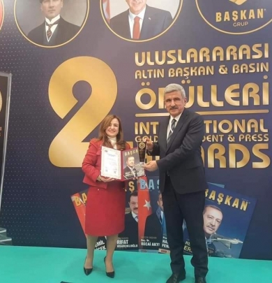 VEZIRKÖPRÜ BELEDIYE BAŞKANI'NA ÖDÜL.